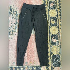 Athleta Trekkie north jogger